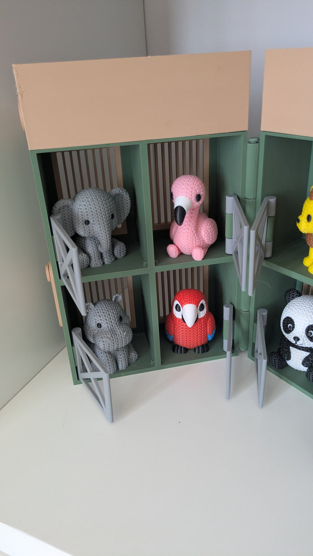 Zoo Building + 2 Animals