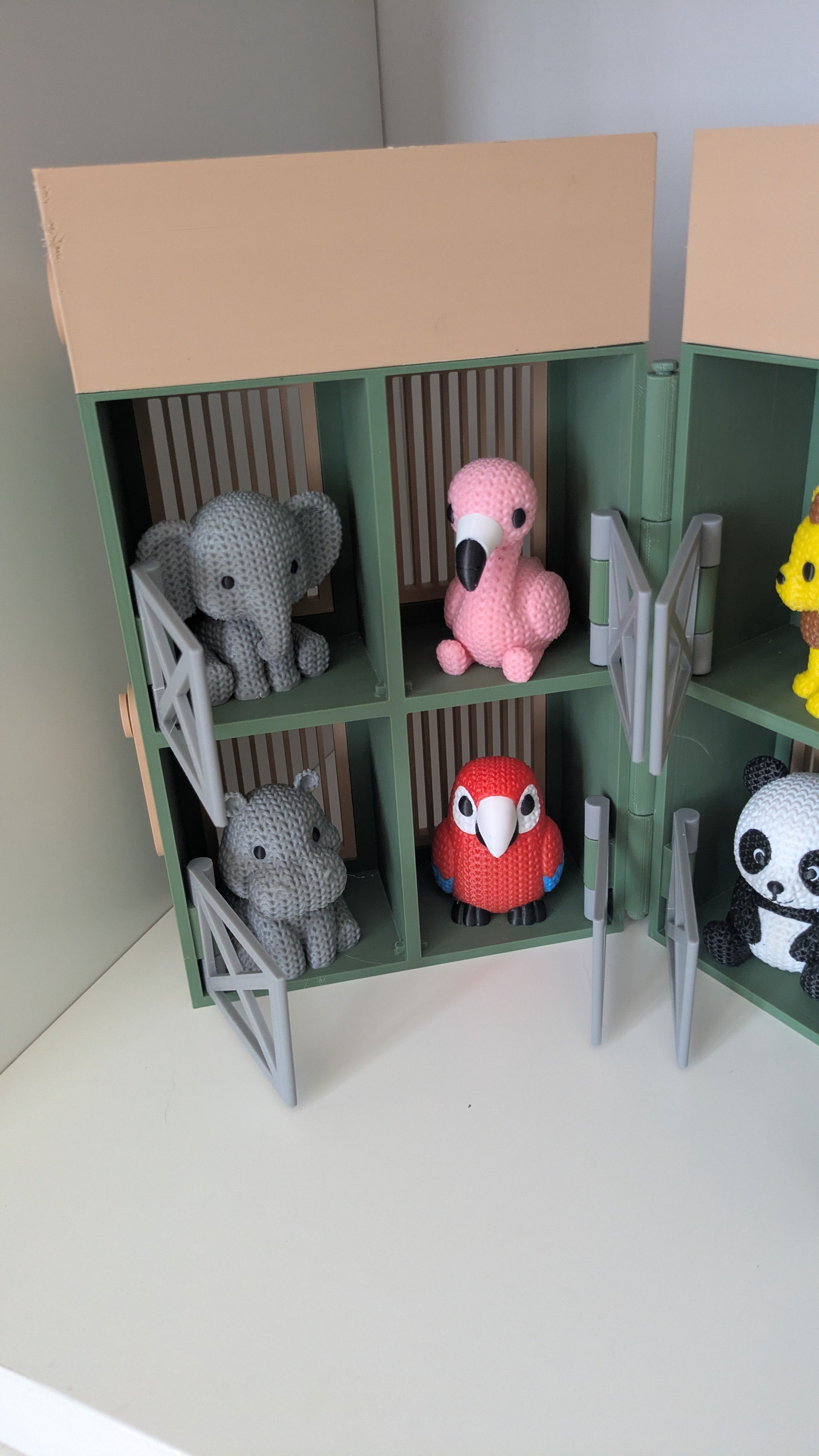 Zoo Building + 2 Animals